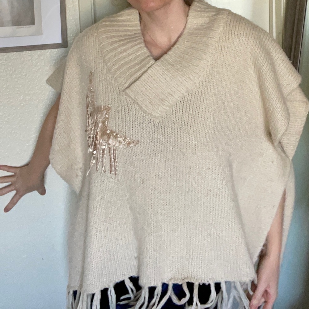 Vintage knit fringe tan poncho with appliqué one size fits most